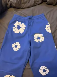 Denim Tears The Cotton Wreath Sweatpants Royal Blue – stylish streetwear unisex sweatpants in royal blue color