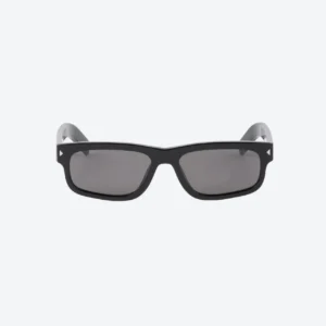 Black Sunglasses with Iconic Metal Plaque – Contemporary Style