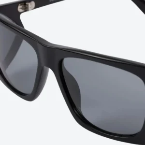 Sunglasses – Iconic Black Rectangular Frame